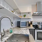Newly Updated Charming Backyard & Grill